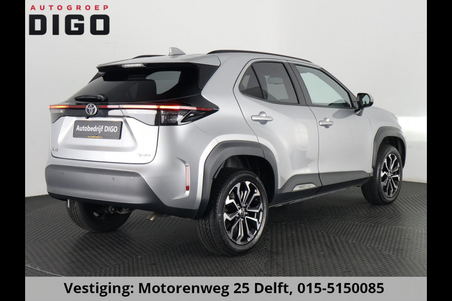 Toyota Yaris Cross 1.5 HYBRID DYNAMIC LUXERY GARANTIE 2035 ! PARKEERSENSOREN VOOR & ACHTER . STOEL/STUUR VERWARMING . NAVIGATIE .