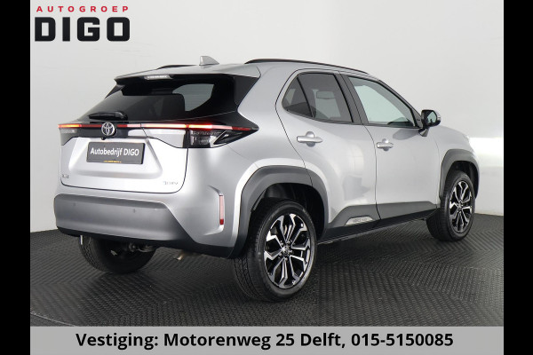 Toyota Yaris Cross 1.5 HYBRID DYNAMIC LUXERY GARANTIE 2035 ! PARKEERSENSOREN VOOR & ACHTER . STOEL/STUUR VERWARMING . NAVIGATIE .