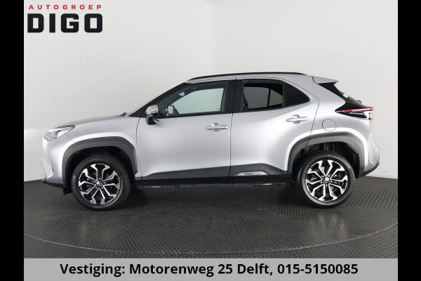 Toyota Yaris Cross 1.5 HYBRID DYNAMIC LUXERY GARANTIE 2035 ! PARKEERSENSOREN VOOR & ACHTER . STOEL/STUUR VERWARMING . NAVIGATIE .