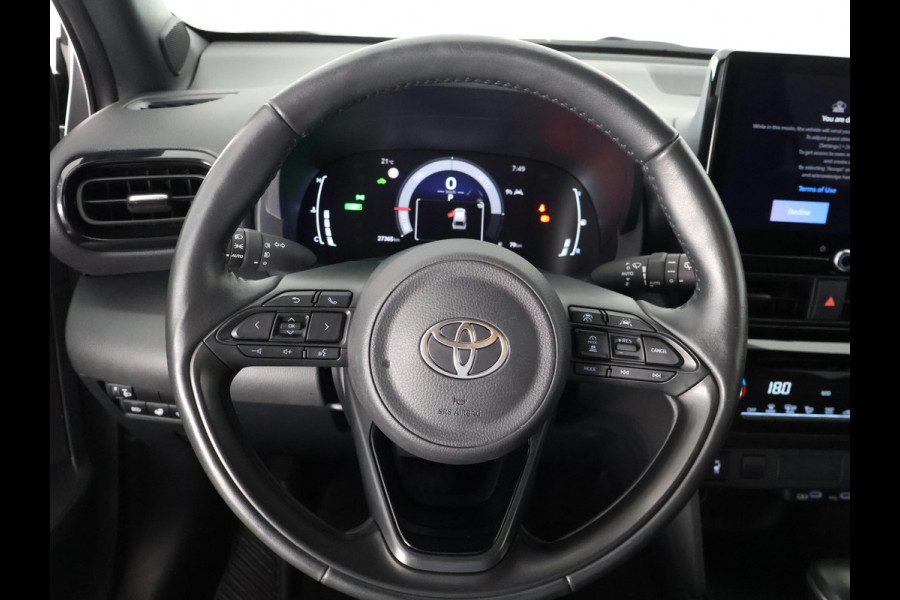 Toyota Yaris Cross 1.5 HYBRID DYNAMIC LUXERY GARANTIE 2035 ! PARKEERSENSOREN VOOR & ACHTER . STOEL/STUUR VERWARMING . NAVIGATIE .