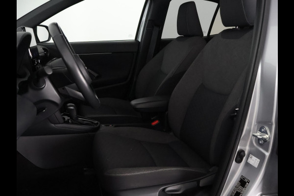 Toyota Yaris Cross 1.5 HYBRID DYNAMIC LUXERY GARANTIE 2035 ! PARKEERSENSOREN VOOR & ACHTER . STOEL/STUUR VERWARMING . NAVIGATIE .