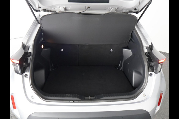Toyota Yaris Cross 1.5 HYBRID DYNAMIC LUXERY GARANTIE 2035 ! PARKEERSENSOREN VOOR & ACHTER . STOEL/STUUR VERWARMING . NAVIGATIE .