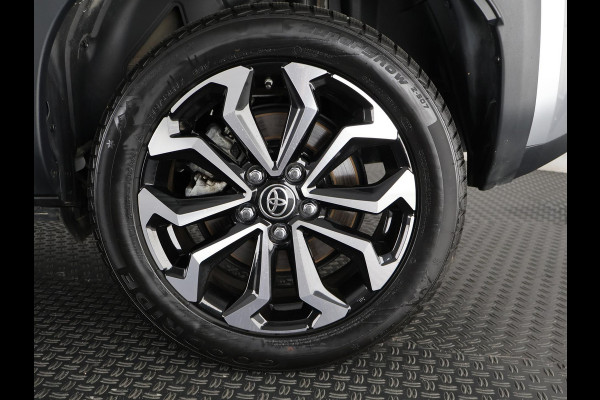 Toyota Yaris Cross 1.5 HYBRID DYNAMIC LUXERY GARANTIE 2035 ! PARKEERSENSOREN VOOR & ACHTER . STOEL/STUUR VERWARMING . NAVIGATIE .