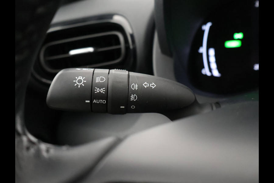 Toyota Yaris Cross 1.5 HYBRID DYNAMIC LUXERY GARANTIE 2035 ! PARKEERSENSOREN VOOR & ACHTER . STOEL/STUUR VERWARMING . NAVIGATIE .
