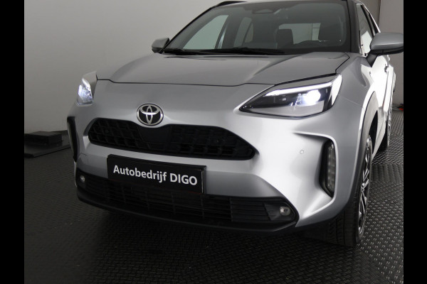 Toyota Yaris Cross 1.5 HYBRID DYNAMIC LUXERY GARANTIE 2035 ! PARKEERSENSOREN VOOR & ACHTER . STOEL/STUUR VERWARMING . NAVIGATIE .