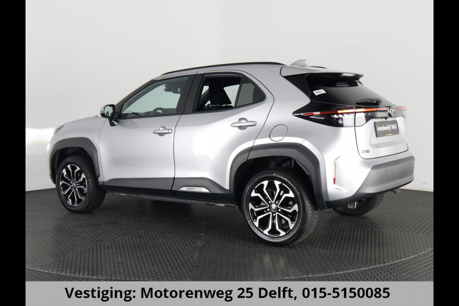 Toyota Yaris Cross 1.5 HYBRID DYNAMIC LUXERY GARANTIE 2035 ! PARKEERSENSOREN VOOR & ACHTER . STOEL/STUUR VERWARMING . NAVIGATIE .