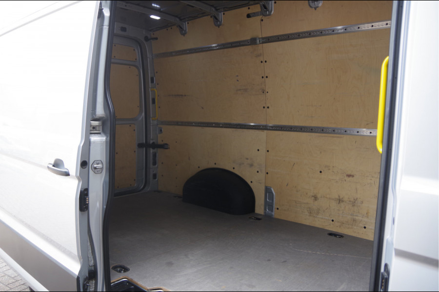 Volkswagen Crafter 2.0 TDI L3H3(L2H2) 3-ZITS, AUT. STOELVERWARMING, CRUISE, CAMERA, AIRCO, CARPLAY, PARKEERSENSOREN