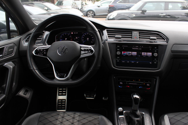 Volkswagen Tiguan Allspace 1.5 TSI R-Line Business+ 7p. / Trekhaak / Panoramadak / Camera / CarPlay / Keyless / 19'' / Mattrix LED / Stoelverwarming / DAB / ACC