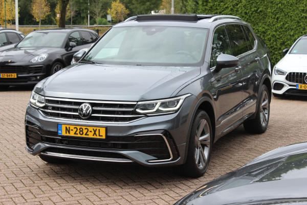 Volkswagen Tiguan Allspace 1.5 TSI R-Line Business+ 7p. / Trekhaak / Panoramadak / Camera / CarPlay / Keyless / 19'' / Mattrix LED / Stoelverwarming / DAB / ACC