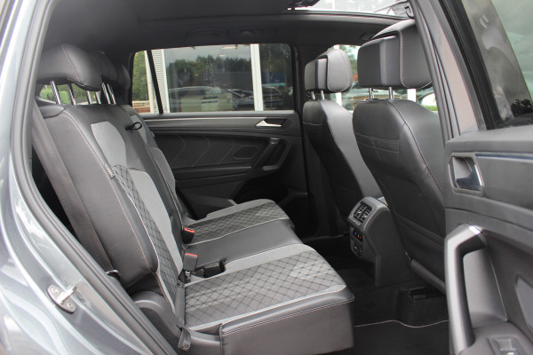 Volkswagen Tiguan Allspace 1.5 TSI R-Line Business+ 7p. / Trekhaak / Panoramadak / Camera / CarPlay / Keyless / 19'' / Mattrix LED / Stoelverwarming / DAB / ACC