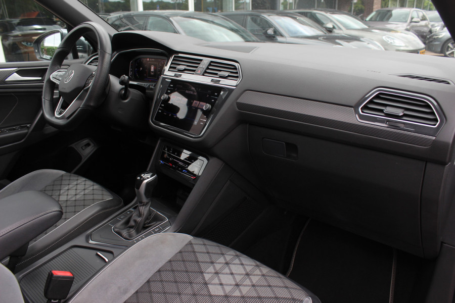 Volkswagen Tiguan Allspace 1.5 TSI R-Line Business+ 7p. / Trekhaak / Panoramadak / Camera / CarPlay / Keyless / 19'' / Mattrix LED / Stoelverwarming / DAB / ACC