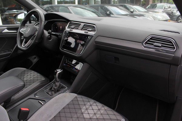 Volkswagen Tiguan Allspace 1.5 TSI R-Line Business+ 7p. / Trekhaak / Panoramadak / Camera / CarPlay / Keyless / 19'' / Mattrix LED / Stoelverwarming / DAB / ACC