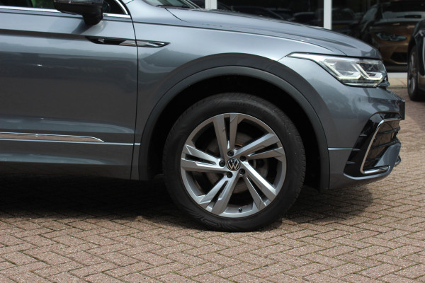 Volkswagen Tiguan Allspace 1.5 TSI R-Line Business+ 7p. / Trekhaak / Panoramadak / Camera / CarPlay / Keyless / 19'' / Mattrix LED / Stoelverwarming / DAB / ACC