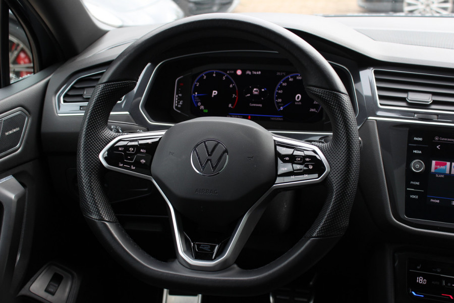 Volkswagen Tiguan Allspace 1.5 TSI R-Line Business+ 7p. / Trekhaak / Panoramadak / Camera / CarPlay / Keyless / 19'' / Mattrix LED / Stoelverwarming / DAB / ACC