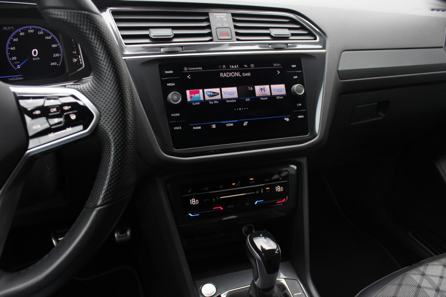 Volkswagen Tiguan Allspace 1.5 TSI R-Line Business+ 7p. / Trekhaak / Panoramadak / Camera / CarPlay / Keyless / 19'' / Mattrix LED / Stoelverwarming / DAB / ACC