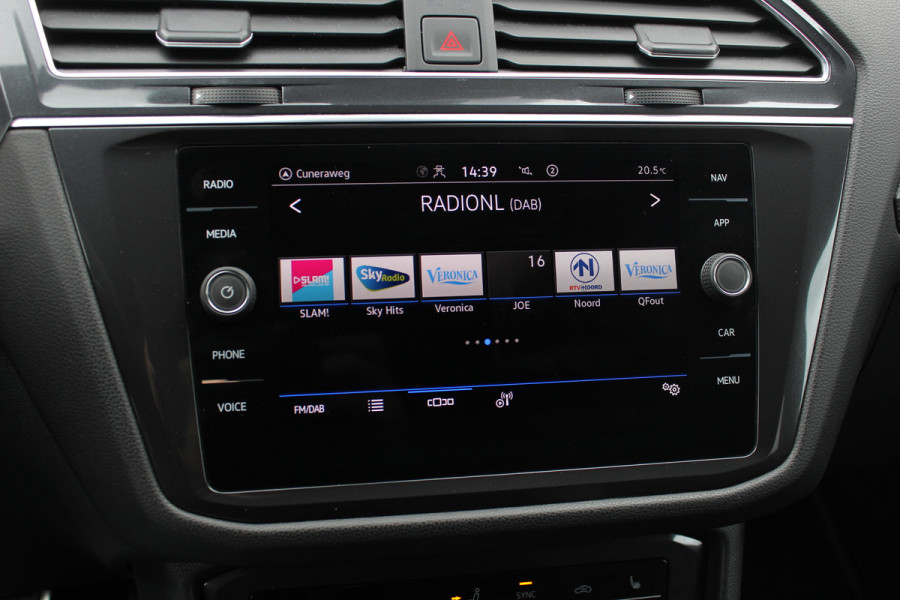 Volkswagen Tiguan Allspace 1.5 TSI R-Line Business+ 7p. / Trekhaak / Panoramadak / Camera / CarPlay / Keyless / 19'' / Mattrix LED / Stoelverwarming / DAB / ACC