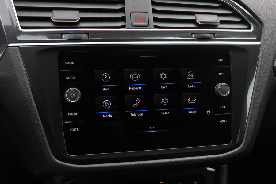 Volkswagen Tiguan Allspace 1.5 TSI R-Line Business+ 7p. / Trekhaak / Panoramadak / Camera / CarPlay / Keyless / 19'' / Mattrix LED / Stoelverwarming / DAB / ACC