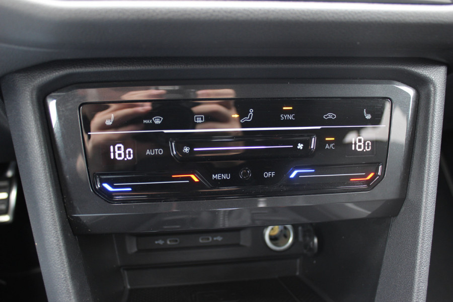 Volkswagen Tiguan Allspace 1.5 TSI R-Line Business+ 7p. / Trekhaak / Panoramadak / Camera / CarPlay / Keyless / 19'' / Mattrix LED / Stoelverwarming / DAB / ACC