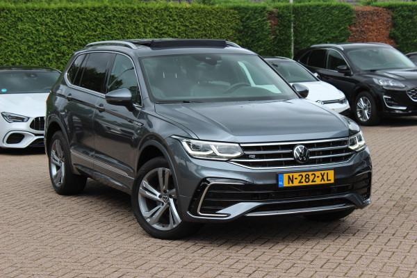 Volkswagen Tiguan Allspace 1.5 TSI R-Line Business+ 7p. / Trekhaak / Panoramadak / Camera / CarPlay / Keyless / 19'' / Mattrix LED / Stoelverwarming / DAB / ACC