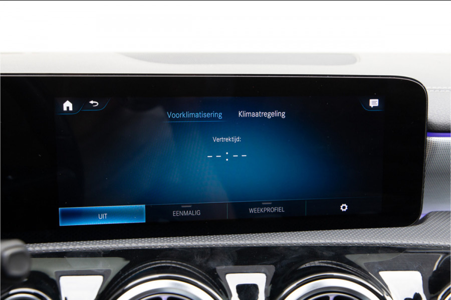 Mercedes-Benz CLA-Klasse 250 e AMG Premium, Pano, Head-up, Distronic, Nightpack 2021