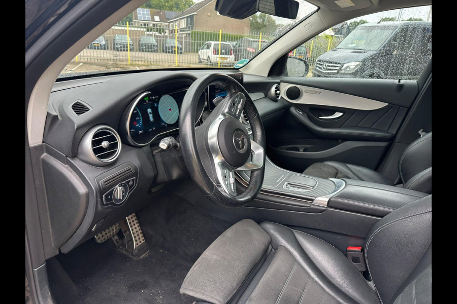 Mercedes-Benz GLC 300e 4MATIC AMG Line 320 PK | Nieuw binnen, meer foto's volgen ! | Panoramadak | Wegklapbare Trekhaak | 360 graden camera | Stoelverwarming