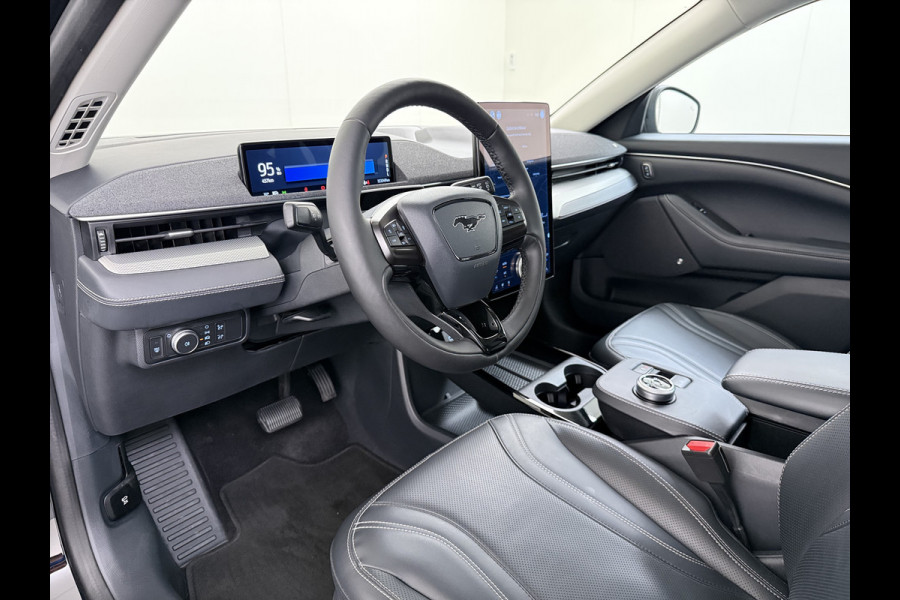 Ford Mustang Mach-E Extended RWD 98kWh Technology Pack Plus Panoramadak Trekhaak Adap.Cruise SOH 94% B&O-Audio 360°Camera Leder Elek.Stoelen+ Apple Carplay Android Auto Elek.Achterklep Lmv 18" Pdc Led Isofix DAB 1e Eigenaar 750KG Trekgewicht Origineel Nederlandse Auto