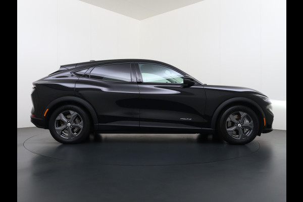 Ford Mustang Mach-E Extended RWD 98kWh Technology Pack Plus Panoramadak Trekhaak Adap.Cruise SOH 94% B&O-Audio 360°Camera Leder Elek.Stoelen+ Apple Carplay Android Auto Elek.Achterklep Lmv 18" Pdc Led Isofix DAB 1e Eigenaar 750KG Trekgewicht Origineel Nederlandse Auto