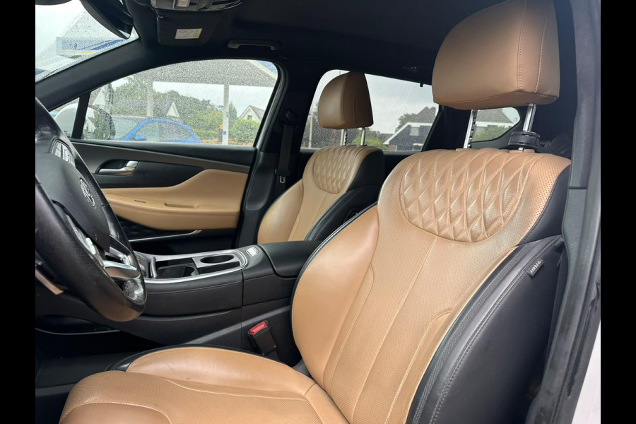 Hyundai Santa Fe 1.6 T-GDI PHEV Premium Plus Sky 265 PK | Nieuw binnen, meer foto's volgen ! | Panoramdak | Trekhaak | BTW auto | Stoelverwarming |360 camera | Bestuurdersstoel Met Geheugen |