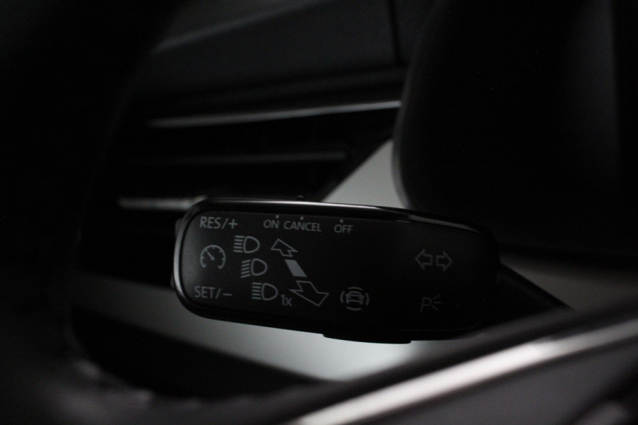 Škoda Kamiq 1.0 TSI Ambition > Automaat/Camera/Graphite Grey/Stoelverwarming...