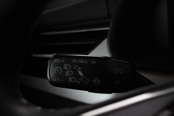 Škoda Kamiq 1.0 TSI Ambition > Automaat/Camera/Graphite Grey/Stoelverwarming...