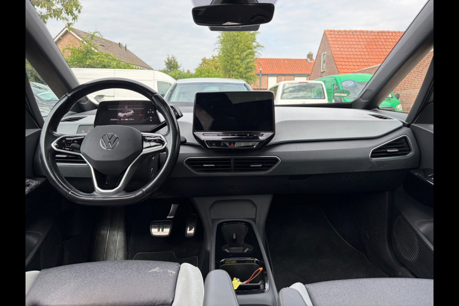 Volkswagen ID.3 First Plus 62kWh Trekhaak Panoramadak Ergo-Active Stoelen+Verwarmd Camera Adap.Cruise Navi-Pro Ecc Head-up display Matrix led Pdc Privacy Glas Isofix Lmv 18" SOH 76% Apple Carplay/Android Auto