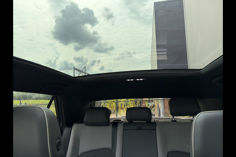 Volkswagen ID.3 First Plus 62kWh Trekhaak Panoramadak Ergo-Active Stoelen+Verwarmd Camera Adap.Cruise Navi-Pro Ecc Head-up display Matrix led Pdc Privacy Glas Isofix Lmv 18" SOH 76% Apple Carplay/Android Auto
