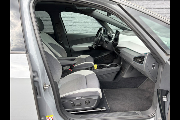 Volkswagen ID.3 First Plus 62kWh Trekhaak Panoramadak Ergo-Active Stoelen+Verwarmd Camera Adap.Cruise Navi-Pro Ecc Head-up display Matrix led Pdc Privacy Glas Isofix Lmv 18" SOH 76% Apple Carplay/Android Auto