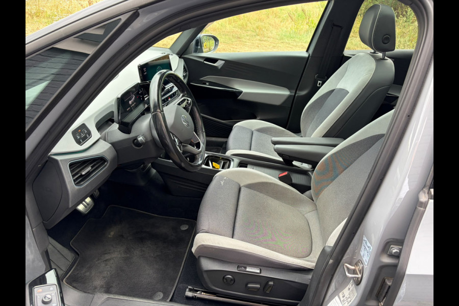 Volkswagen ID.3 First Plus 62kWh Trekhaak Panoramadak Ergo-Active Stoelen+Verwarmd Camera Adap.Cruise Navi-Pro Ecc Head-up display Matrix led Pdc Privacy Glas Isofix Lmv 18" SOH 76% Apple Carplay/Android Auto