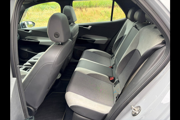 Volkswagen ID.3 First Plus 62kWh Trekhaak Panoramadak Ergo-Active Stoelen+Verwarmd Camera Adap.Cruise Navi-Pro Ecc Head-up display Matrix led Pdc Privacy Glas Isofix Lmv 18" SOH 76% Apple Carplay/Android Auto
