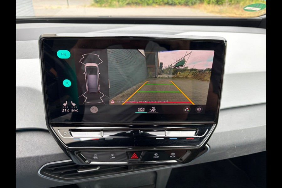 Volkswagen ID.3 First Plus 62kWh Trekhaak Panoramadak Ergo-Active Stoelen+Verwarmd Camera Adap.Cruise Navi-Pro Ecc Head-up display Matrix led Pdc Privacy Glas Isofix Lmv 18" SOH 76% Apple Carplay/Android Auto