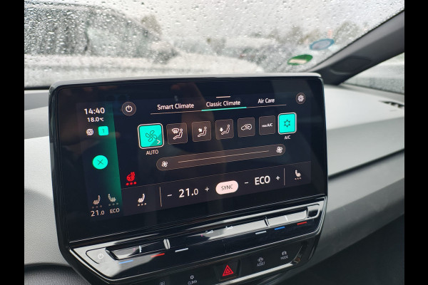 Volkswagen ID.3 First Plus 62kWh Trekhaak Panoramadak Ergo-Active Stoelen+Verwarmd Camera Adap.Cruise Navi-Pro Ecc Head-up display Matrix led Pdc Privacy Glas Isofix Lmv 18" SOH 76% Apple Carplay/Android Auto