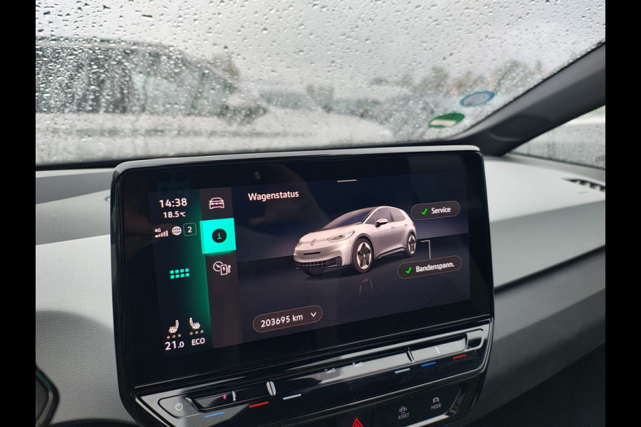 Volkswagen ID.3 First Plus 62kWh Trekhaak Panoramadak Ergo-Active Stoelen+Verwarmd Camera Adap.Cruise Navi-Pro Ecc Head-up display Matrix led Pdc Privacy Glas Isofix Lmv 18" SOH 76% Apple Carplay/Android Auto