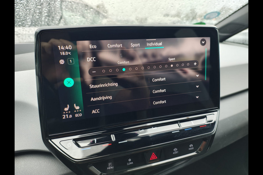 Volkswagen ID.3 First Plus 62kWh Trekhaak Panoramadak Ergo-Active Stoelen+Verwarmd Camera Adap.Cruise Navi-Pro Ecc Head-up display Matrix led Pdc Privacy Glas Isofix Lmv 18" SOH 76% Apple Carplay/Android Auto
