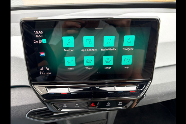 Volkswagen ID.3 First Plus 62kWh Trekhaak Panoramadak Ergo-Active Stoelen+Verwarmd Camera Adap.Cruise Navi-Pro Ecc Head-up display Matrix led Pdc Privacy Glas Isofix Lmv 18" SOH 76% Apple Carplay/Android Auto
