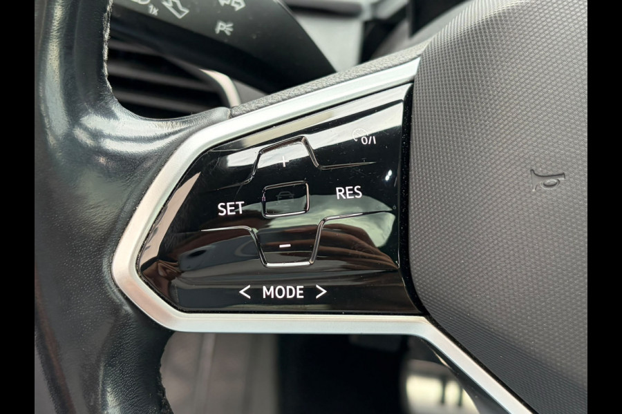 Volkswagen ID.3 First Plus 62kWh Trekhaak Panoramadak Ergo-Active Stoelen+Verwarmd Camera Adap.Cruise Navi-Pro Ecc Head-up display Matrix led Pdc Privacy Glas Isofix Lmv 18" SOH 76% Apple Carplay/Android Auto
