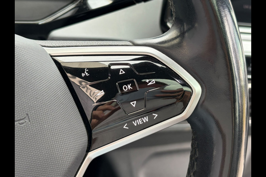 Volkswagen ID.3 First Plus 62kWh Trekhaak Panoramadak Ergo-Active Stoelen+Verwarmd Camera Adap.Cruise Navi-Pro Ecc Head-up display Matrix led Pdc Privacy Glas Isofix Lmv 18" SOH 76% Apple Carplay/Android Auto