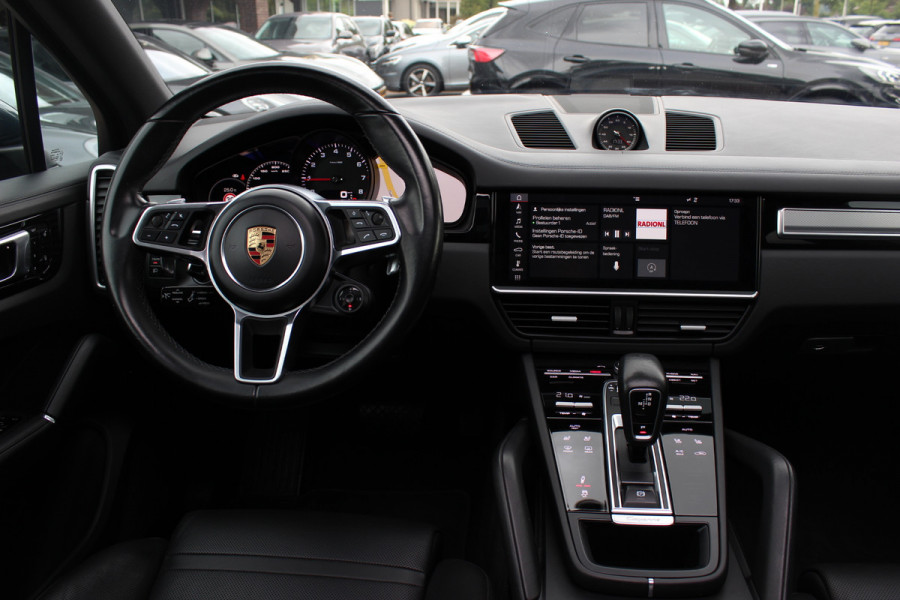 Porsche Cayenne 3.0 / Panoramadak / 360Camera / Achterasbesturing / Adaptieve Stoelen / Luchtvering / 21'' / Bose / Matrix LED / Sportchrono / Stoelventilatie+Verwarming / Stuurverwarmd / Dodehoek / DAB / Cruise