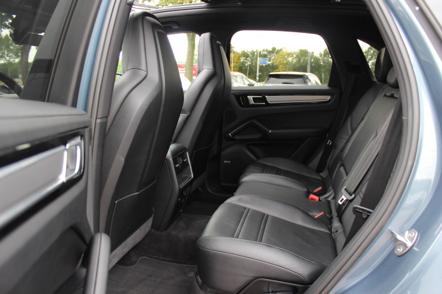 Porsche Cayenne 3.0 / Panoramadak / 360Camera / Achterasbesturing / Adaptieve Stoelen / Luchtvering / 21'' / Bose / Matrix LED / Sportchrono / Stoelventilatie+Verwarming / Stuurverwarmd / Dodehoek / DAB / Cruise