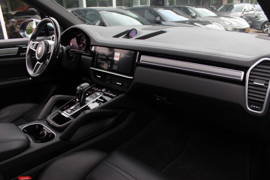 Porsche Cayenne 3.0 / Panoramadak / 360Camera / Achterasbesturing / Adaptieve Stoelen / Luchtvering / 21'' / Bose / Matrix LED / Sportchrono / Stoelventilatie+Verwarming / Stuurverwarmd / Dodehoek / DAB / Cruise