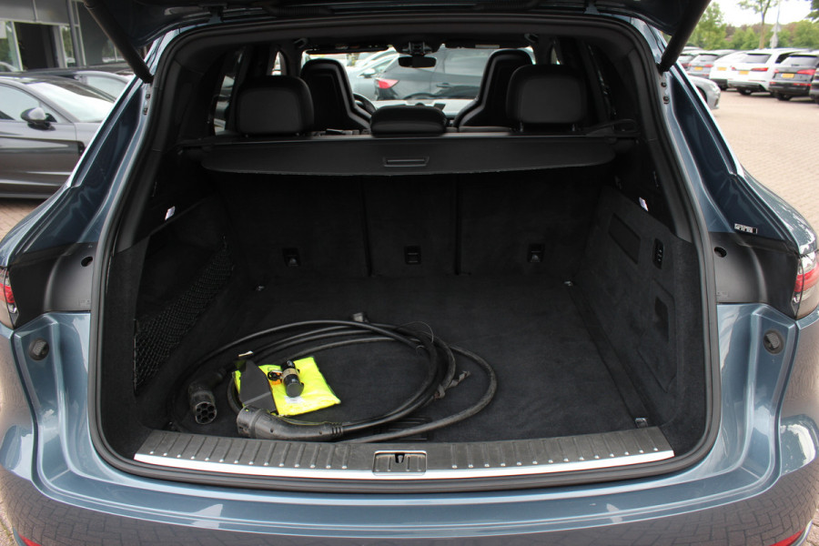 Porsche Cayenne 3.0 / Panoramadak / 360Camera / Achterasbesturing / Adaptieve Stoelen / Luchtvering / 21'' / Bose / Matrix LED / Sportchrono / Stoelventilatie+Verwarming / Stuurverwarmd / Dodehoek / DAB / Cruise