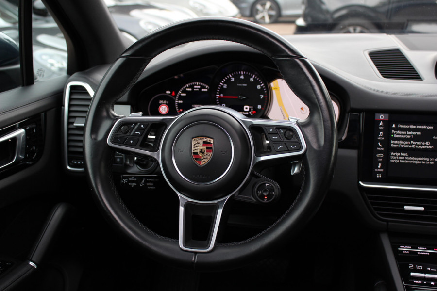 Porsche Cayenne 3.0 / Panoramadak / 360Camera / Achterasbesturing / Adaptieve Stoelen / Luchtvering / 21'' / Bose / Matrix LED / Sportchrono / Stoelventilatie+Verwarming / Stuurverwarmd / Dodehoek / DAB / Cruise