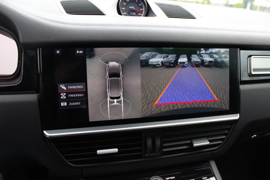 Porsche Cayenne 3.0 / Panoramadak / 360Camera / Achterasbesturing / Adaptieve Stoelen / Luchtvering / 21'' / Bose / Matrix LED / Sportchrono / Stoelventilatie+Verwarming / Stuurverwarmd / Dodehoek / DAB / Cruise