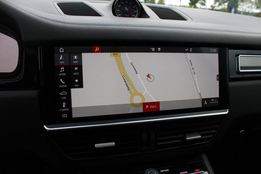 Porsche Cayenne 3.0 / Panoramadak / 360Camera / Achterasbesturing / Adaptieve Stoelen / Luchtvering / 21'' / Bose / Matrix LED / Sportchrono / Stoelventilatie+Verwarming / Stuurverwarmd / Dodehoek / DAB / Cruise