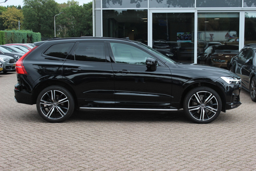 Volvo XC60 2.0 B5 R-Design / Trekhaak / Panoramadak / 360Camera / Head-up / Luchtvering / Keyless / 21'' / B&W / Luxe Leder / Stoelverwarming 4x / Dodehoek / DAB / ACC